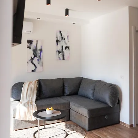 Casa Quadratica Klobuk