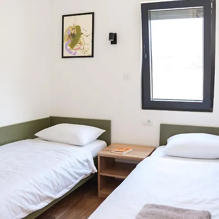 Vila Casa Quadratica Klobuk